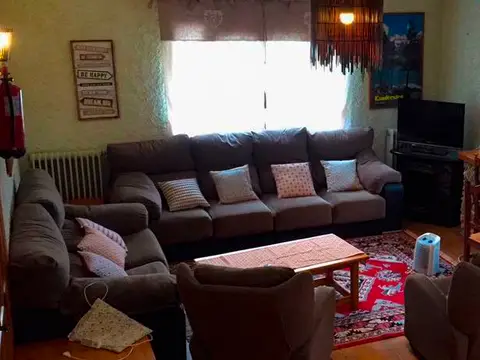 sala de estar con chimenea