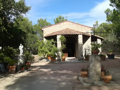 iglesia de Betania vista desde el patio