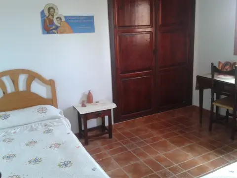 habitación sencilla de la casa de acogida