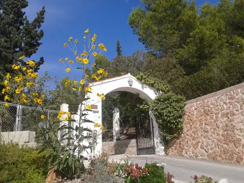 arco de entrada a la finca de Betania