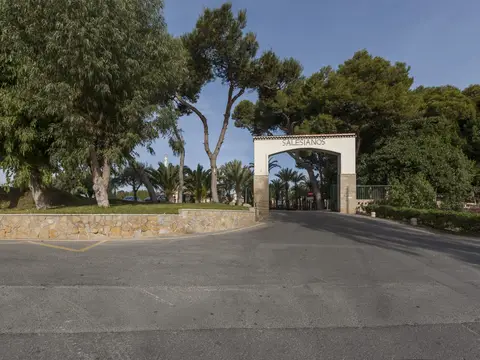 arco de entrada a la casa salesiana
