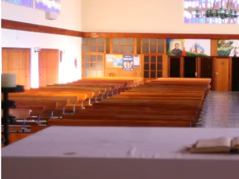 interior de la iglesia de la casa salesiana