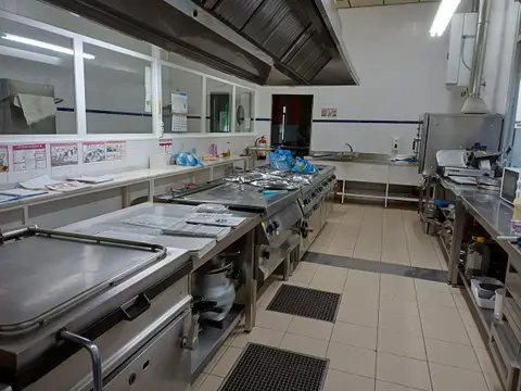 cocina industrial de la casa, la que puede usar el propio grupo