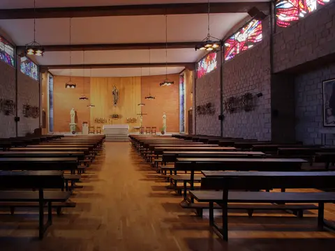 capilla de la casa, con capacidad para 400 personas