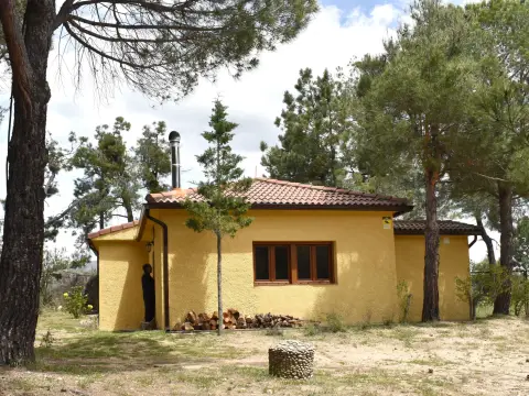 la casa de San José del centro Santa María del Monte, entre los pinos del cerro