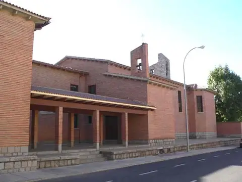 fachada principal del convento de Santa María de Jesús de las clarisas de Ávila, en la calle La Luna