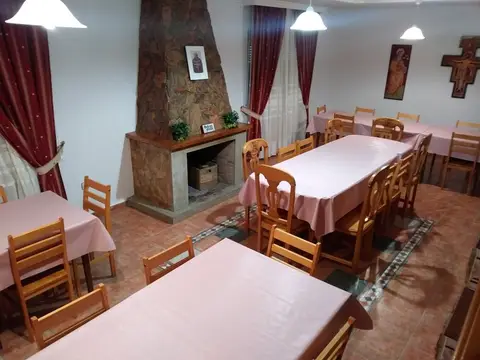 comedor con chimenea