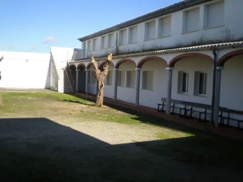 patio y galería porticada de la casa