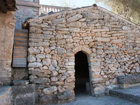 entrada de piedra