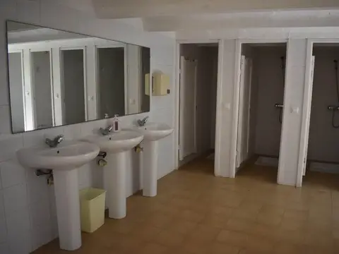 baños y duchas comunes