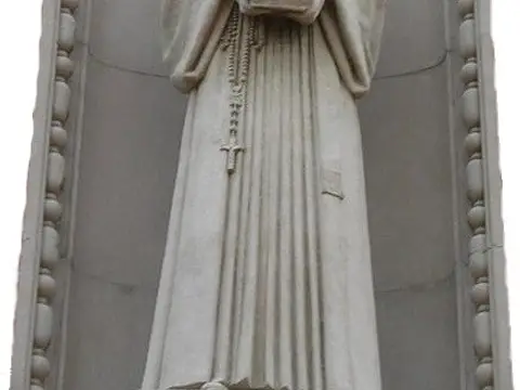 fachada (detalle, estatua de la beata Maria Ràfols)
