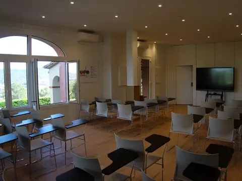 zona común (sala de conferencias)