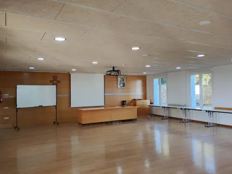 zona común (sala grande con imagen religiosa)