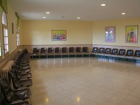 zona común (sala de grupos)