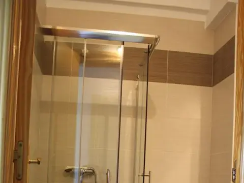 baño con ducha de una de las habitaciones