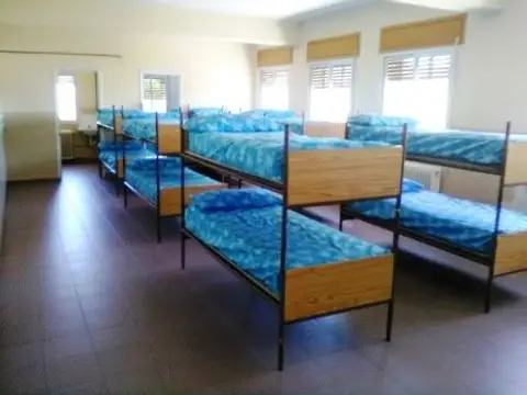 dormitorio múltiple con literas