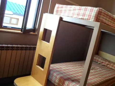 dormitorio con literas