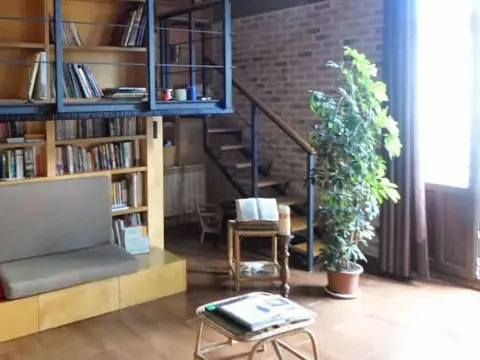 sala de estar y biblioteca