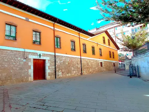 fachada del monasterio desde la calle