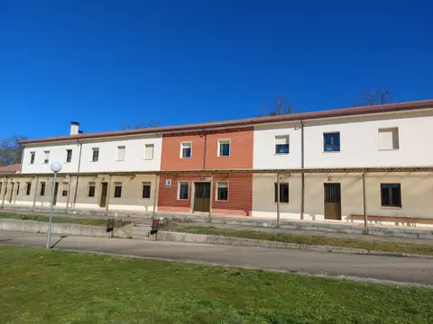 edificio secundario que hace de albergue