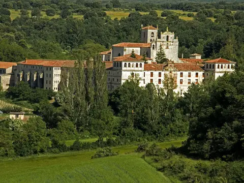 vista general del monasterio en su valle