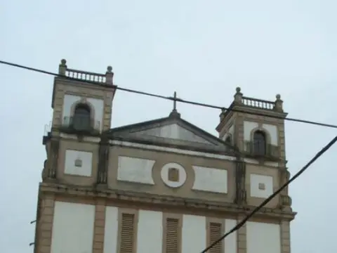 iglesia clasicista de 1954 del seminario, junto al edificio