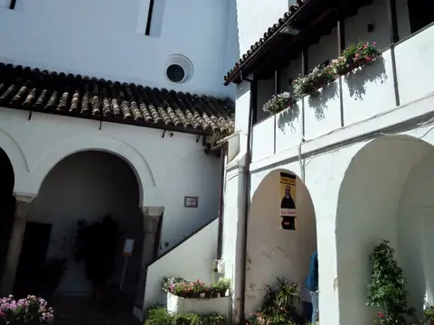 patio del convento y espadaña