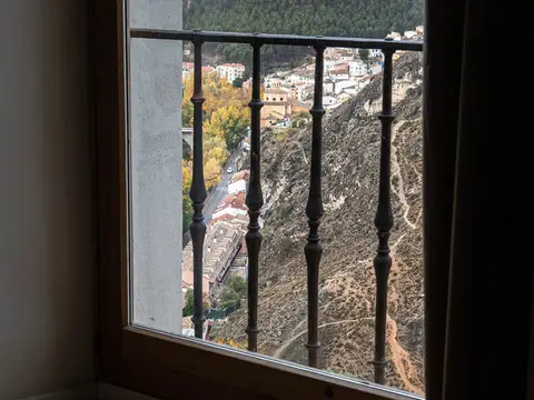 vista de la hoz del Júcar desde el edificio