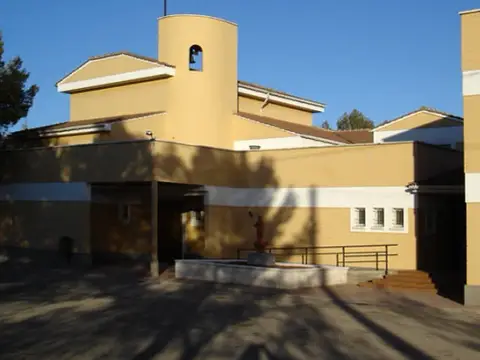 fachada del monasterio con su espadaña