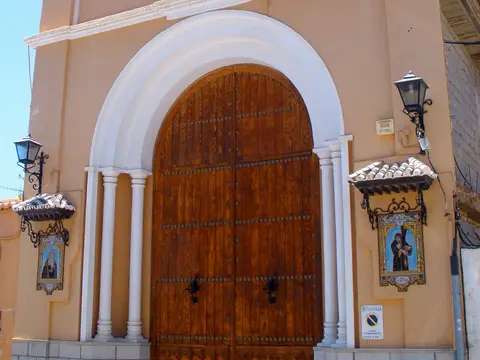 portada de la iglesia
