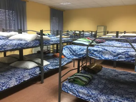 otra sala de literas del albergue