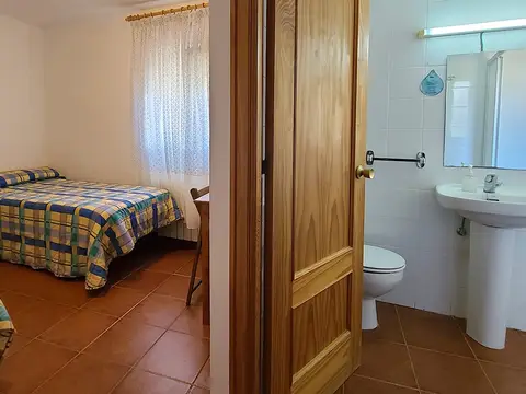 habitacion doble con bano de la Casa de Acogida