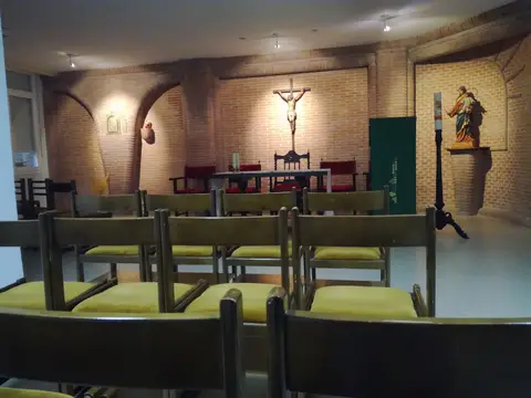 capilla de la residencia, de ladrillo visto