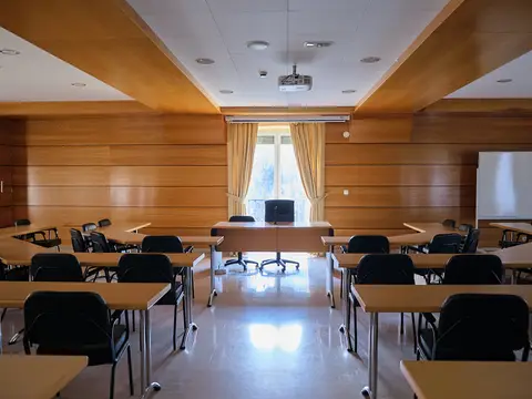 zona común (sala de conferencias)