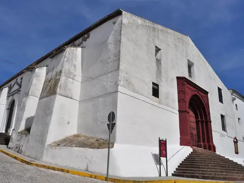 fachada de la iglesia del convento, ángulo diferente