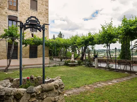jardin con parra y vistas al valle
