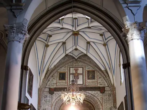interior de la iglesia, nave y altar mayor