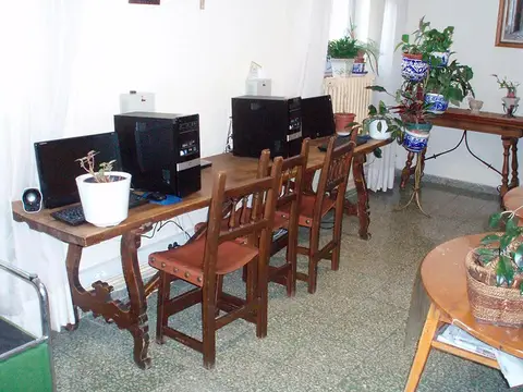 sala comun con los puestos de internet
