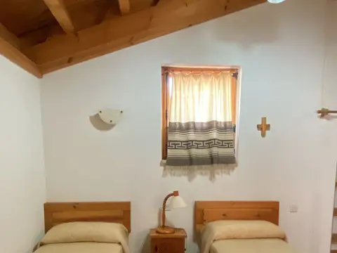 habitacion de la hospederia con dos camas