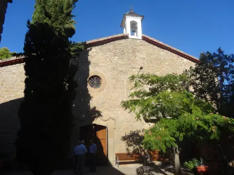 fachada y entrada de la iglesia del santuario