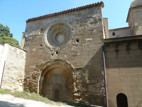 fachada románica del santuario del Sant Crist