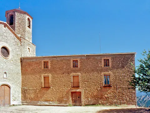 el santuario y el edificio de la hostatgeria