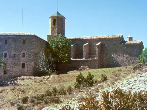 conjunto del santuario sobre el peñasco