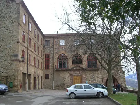 hospederia (edificio de alojamiento)