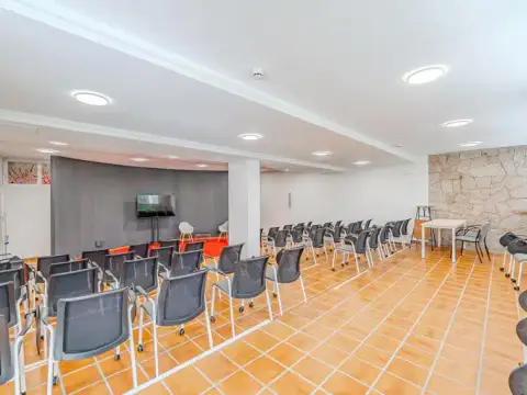 instalaciones del albergue (misma página)