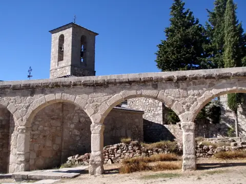 arcadas del atrio y torre de la iglesia del convento de San Antonio