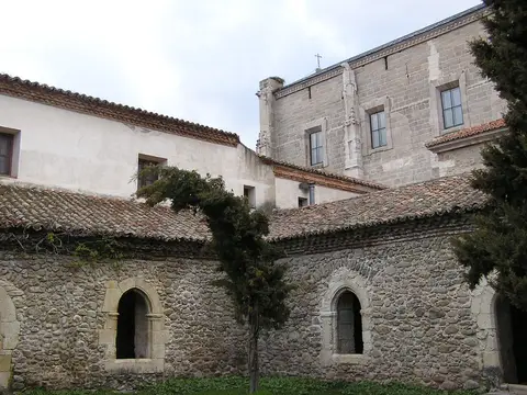 claustro del monasterio, que los huéspedes comparten con los monjes