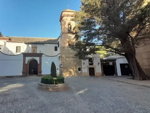 fachada y plaza