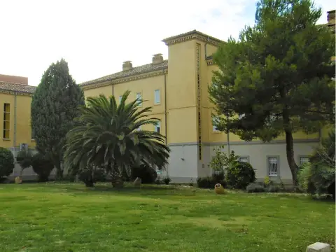 fachada y entorno (jardin)