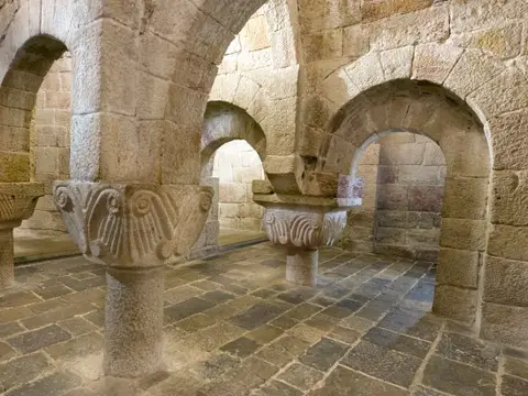 iglesia (cripta romanica)